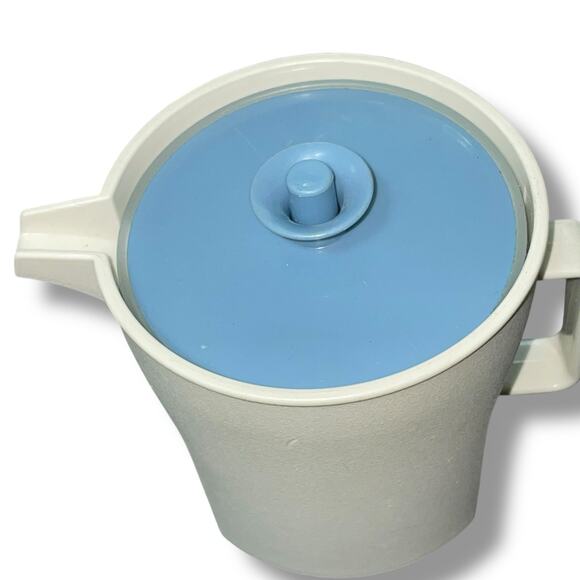 Tupperware Creamer Bowl with Push Button Lid Seal 1414 Almond Blue USA Vintage - Picture 6 of 14